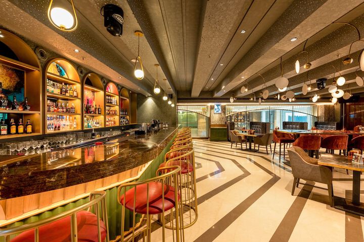 Lounge 50 of 56