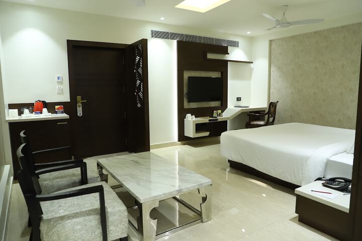 Room 10 of 56