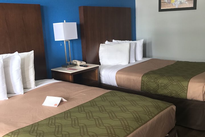 1 King Bed (6 of 27)