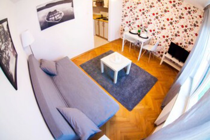 Room 15 of 33