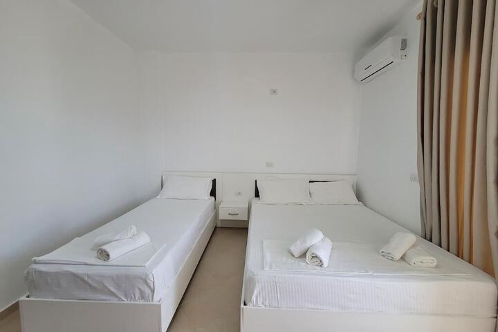 Room 18 of 115