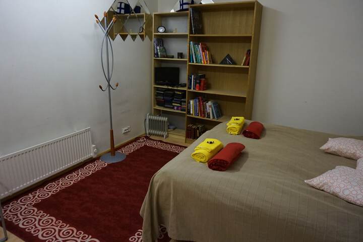 Room 5 of 8