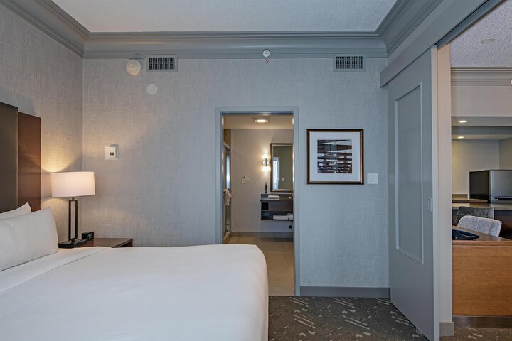 Room 11 of 102