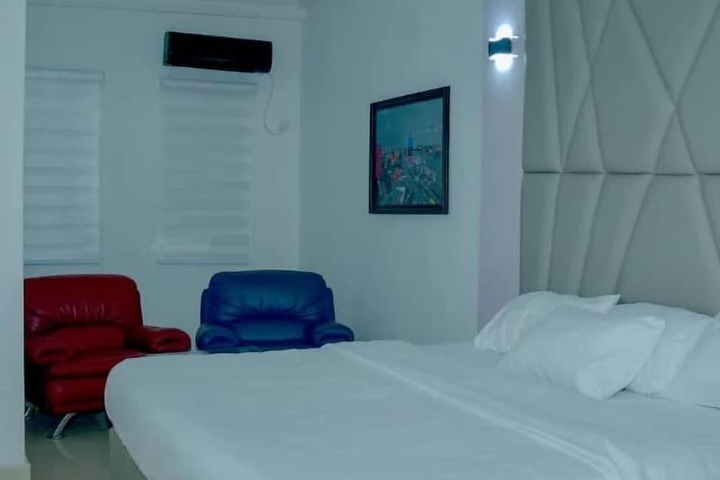 Room 14 of 20