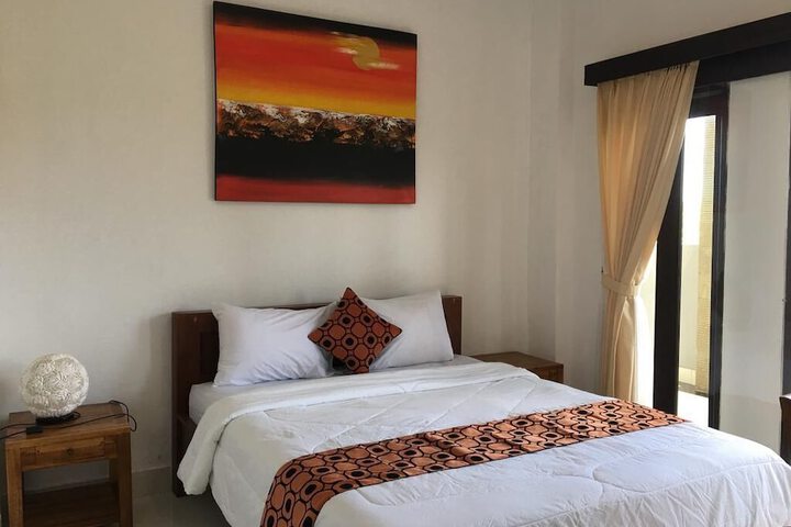 Room 2 of 32