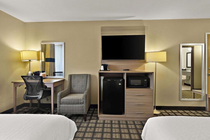 2 Double Beds Accessible (2 of 13)