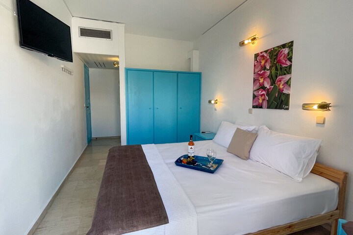 Room 12 of 63
