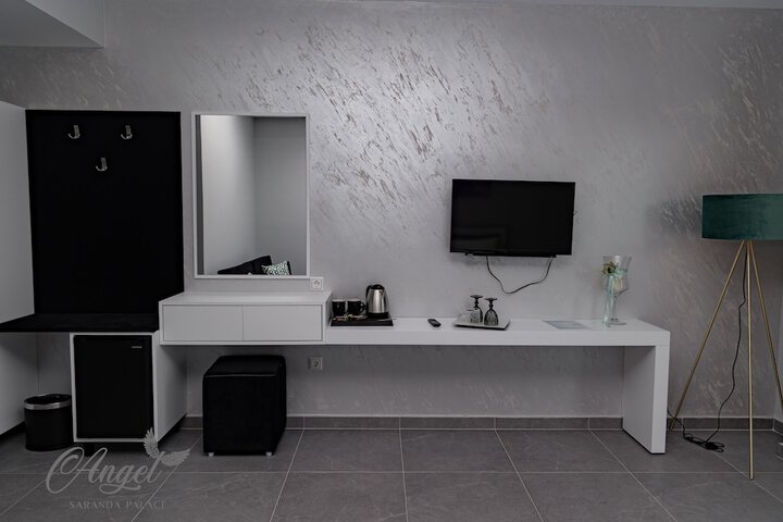 Room 13 of 72