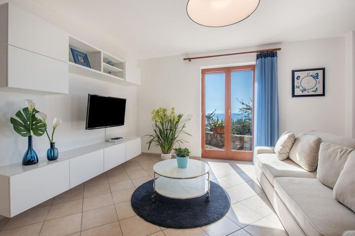 Room 30 of 49