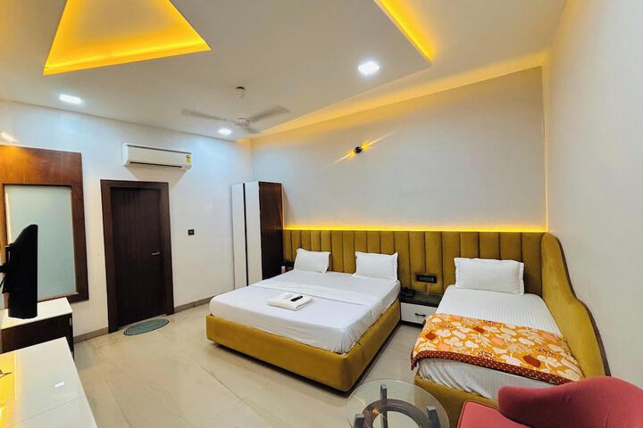 Room 9 of 20