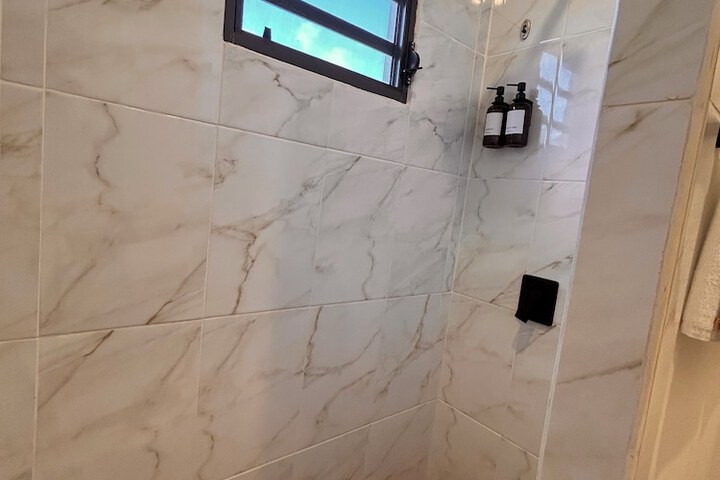 Room 6 of 31