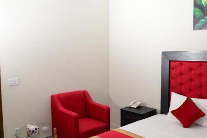 Hotel Deluxe Johar Town Lahore