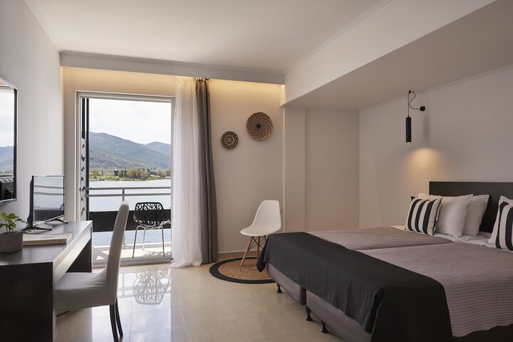 Room 3 of 85