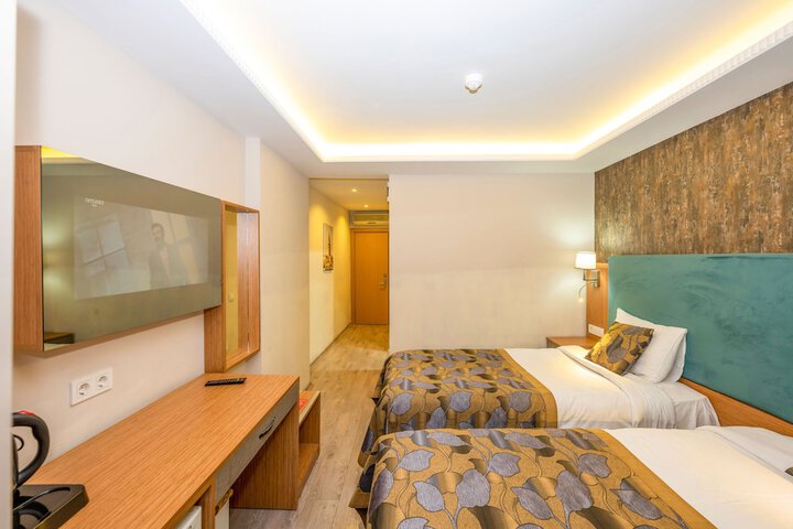 Room 15 of 40