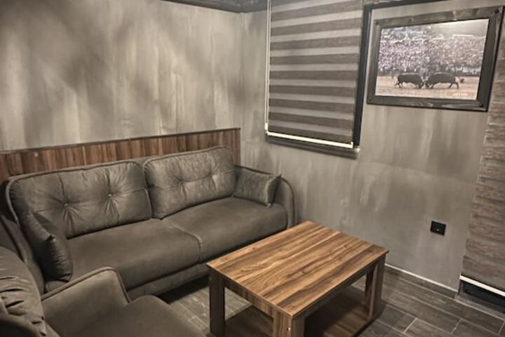Room 25 of 76