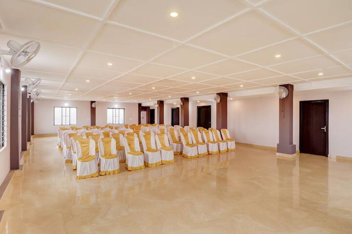 Ballroom/Hall 25 of 34