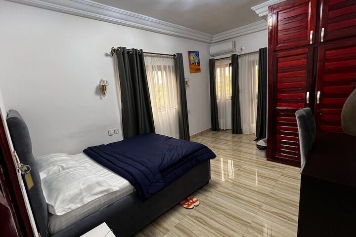 Room 16 of 34