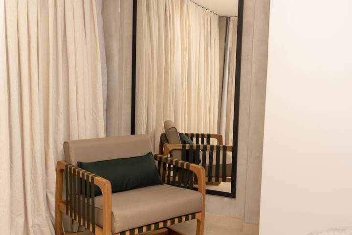 Room 3 of 27