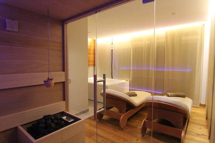 Room 33 of 61