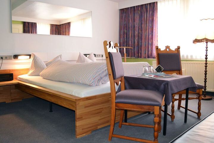 Room 12 of 38