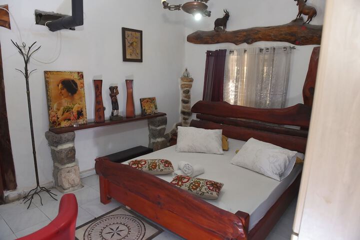 Room 2 of 30