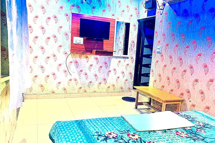 Room 9 of 20
