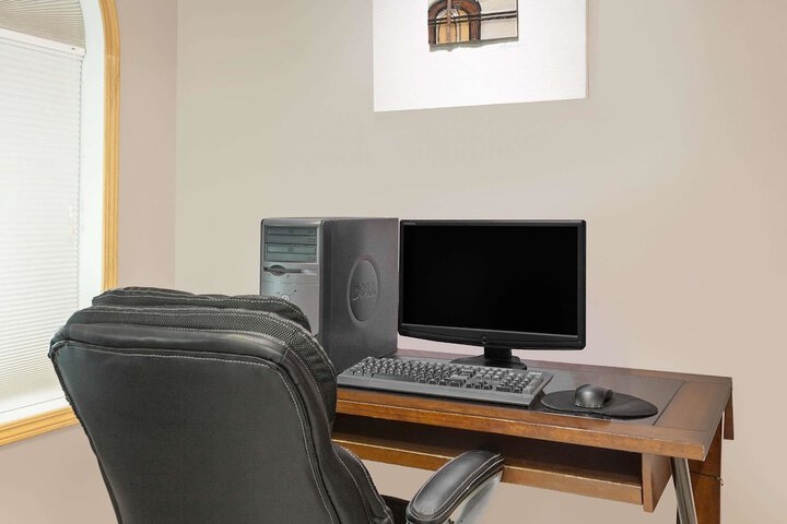 Business Center 17 of 17