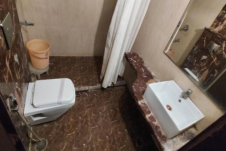 Room 44 of 64