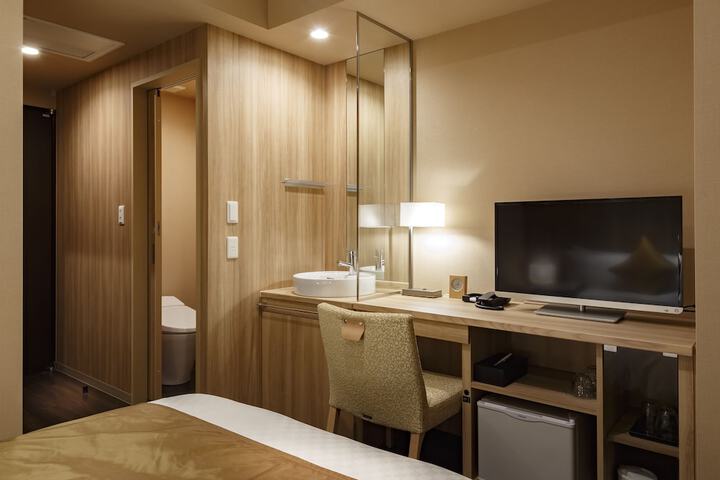 Room 9 of 60