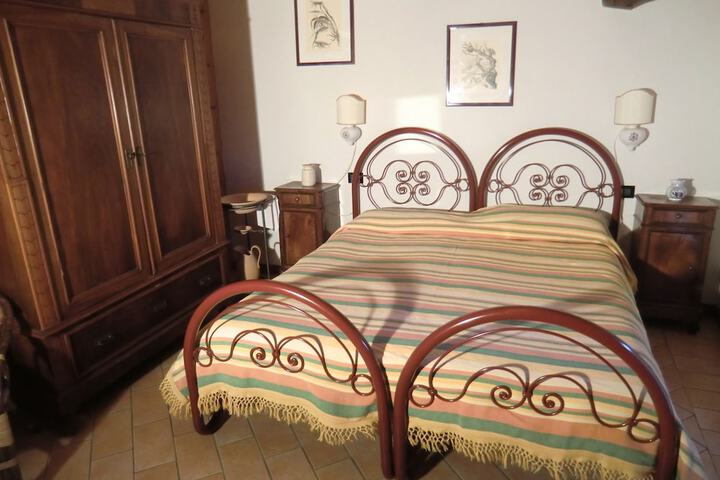 Room 3 of 98