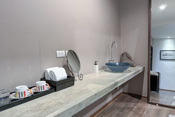 Room 15 of 51