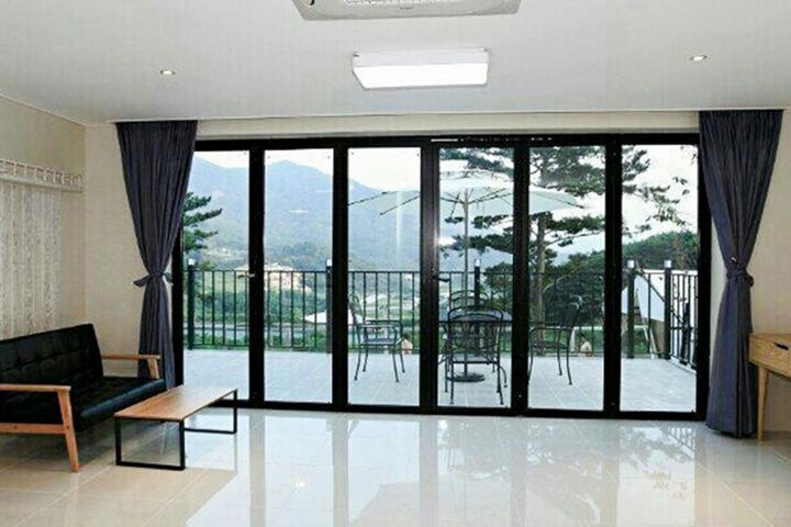 Room 52 of 74