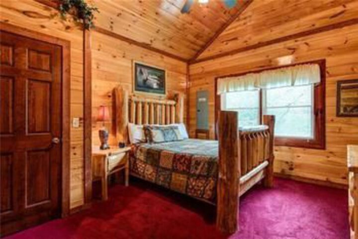 Grand Bear Lodge 6 Bedroom Home with Private Pool