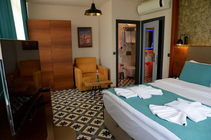 Room 35 of 76