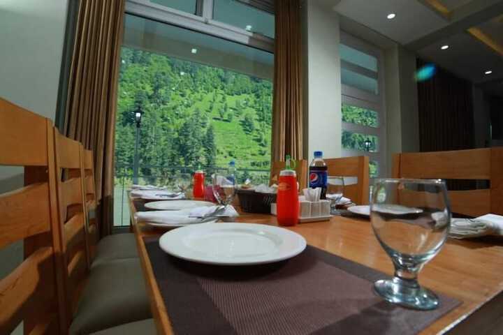 Dining 22 of 35
