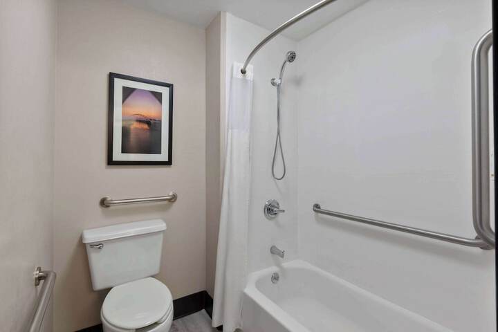 Queen Bed Accessible (3 of 12)