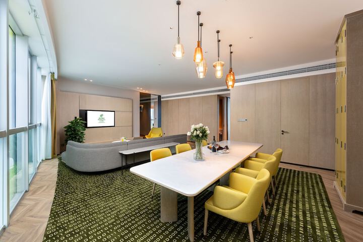 Room 2 of 63