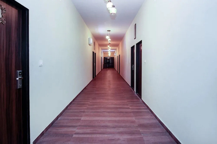 Room 10 of 14