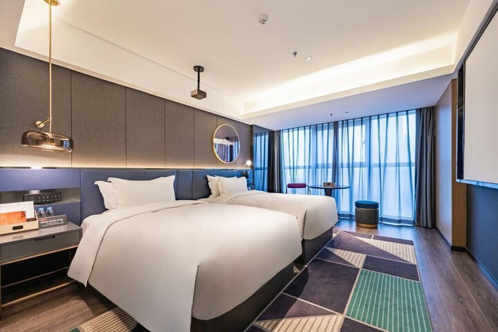 Room 15 of 25