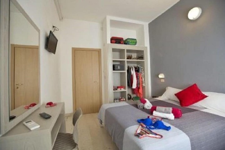 Room 8 of 19
