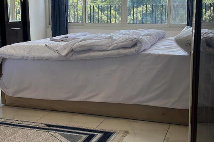 Room 8 of 19