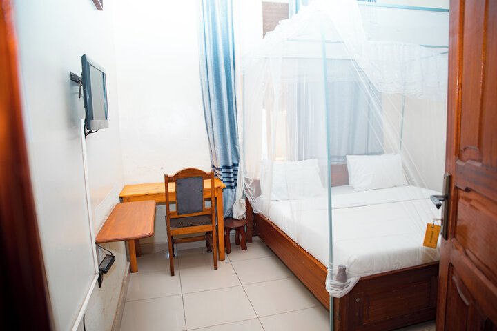 Room 7 of 34