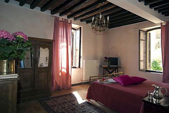 Room 26 of 46