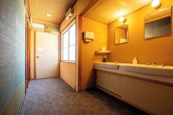 Room 25 of 85