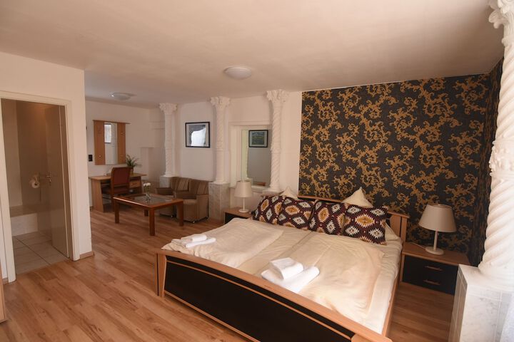 Room 10 of 46