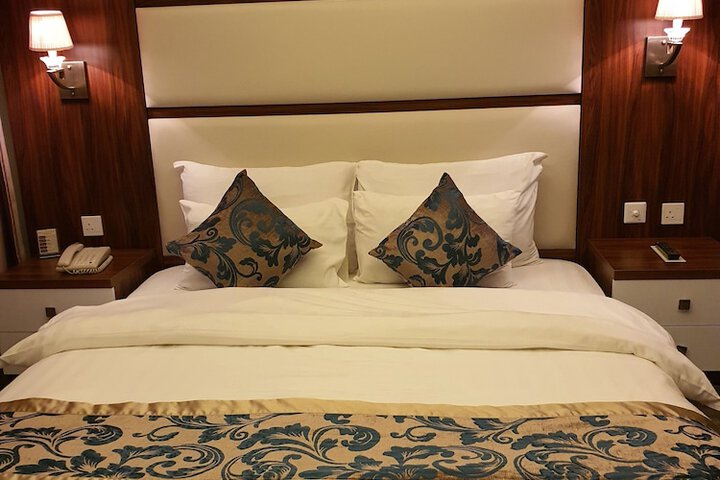 Room 8 of 34
