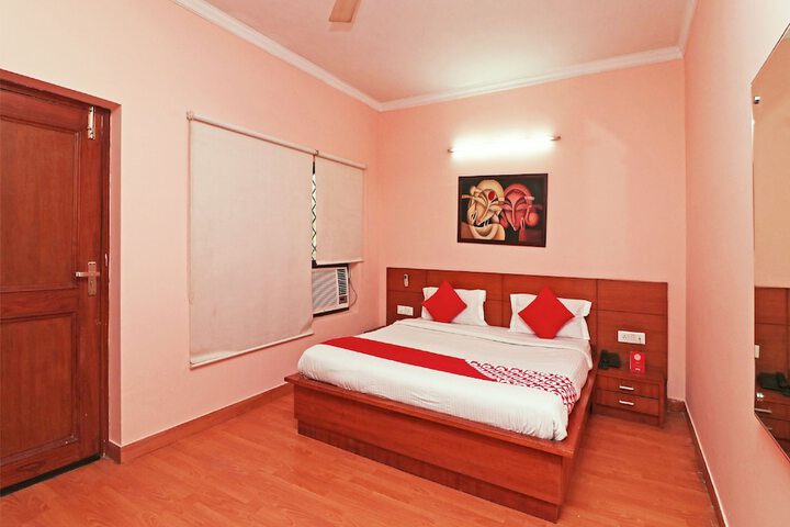 Room 12 of 20