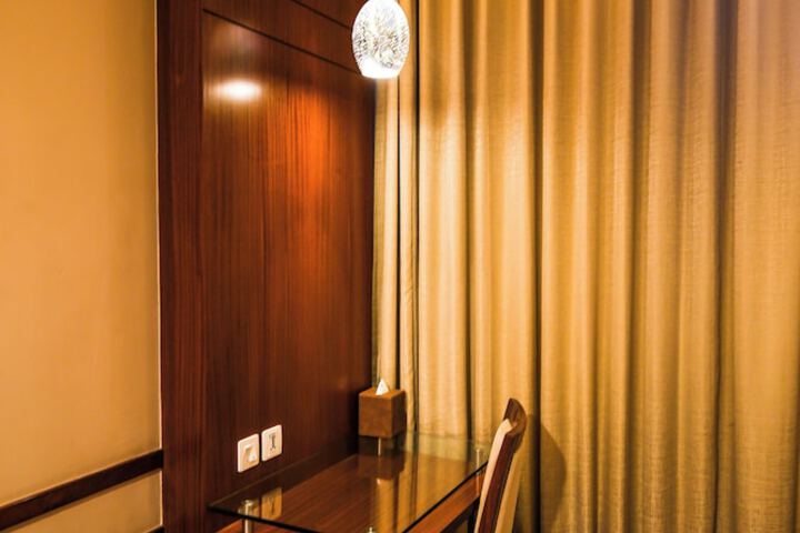 Room 25 of 37
