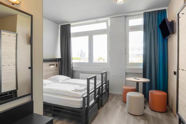 Room 10 of 43