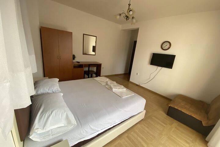 Room 7 of 96